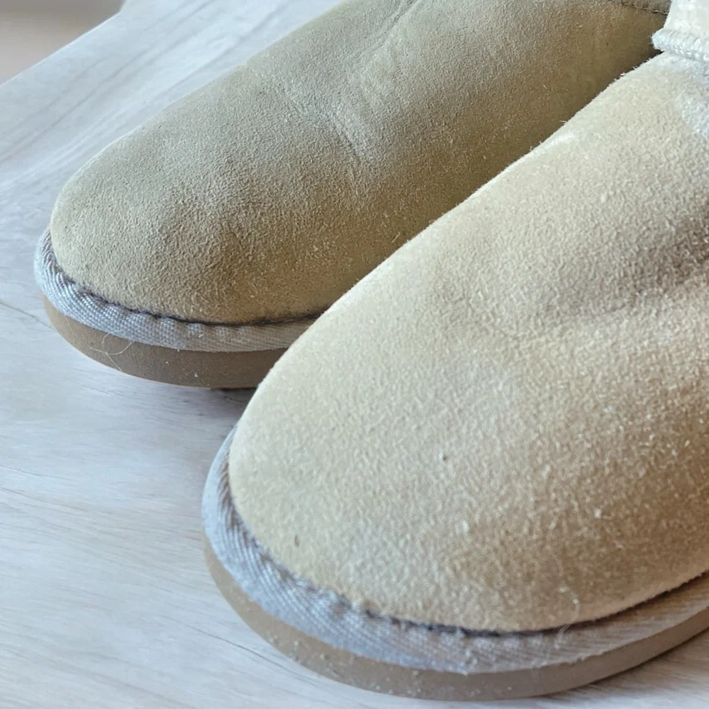 UGG Classic Short Suede Water Repellent Genuine Leather Suede Boots Size 7 Y2K